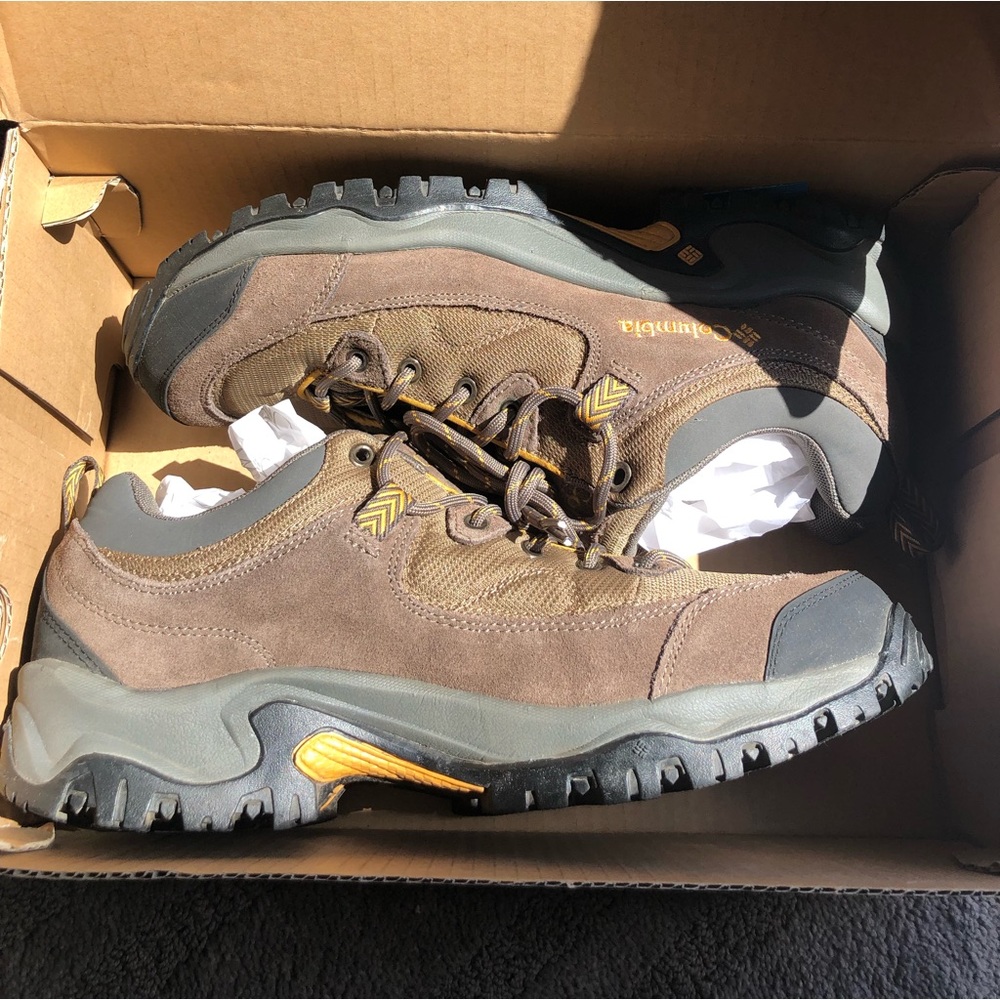 Mens  Columbia hiking shoes brown, size 11.5